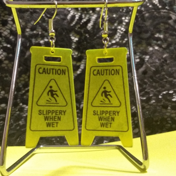 Caution Sign Earrings "Slippery When Wet" - Picture 4 of 4